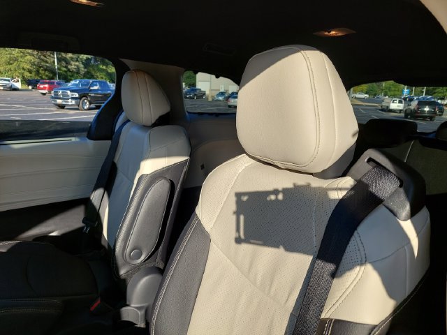 Used 2026 Toyota Sienna Limited AWD/4WD image 40