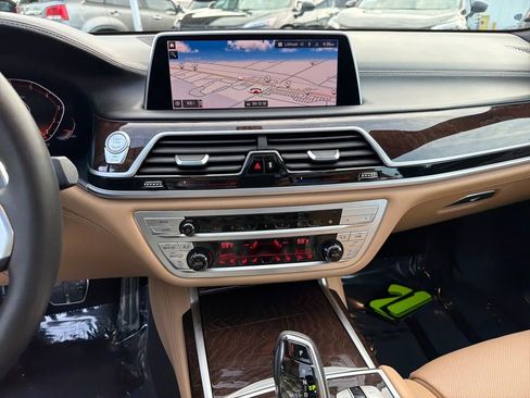 Used 2021 BMW 750i xDrive w/ Executive Package image 26