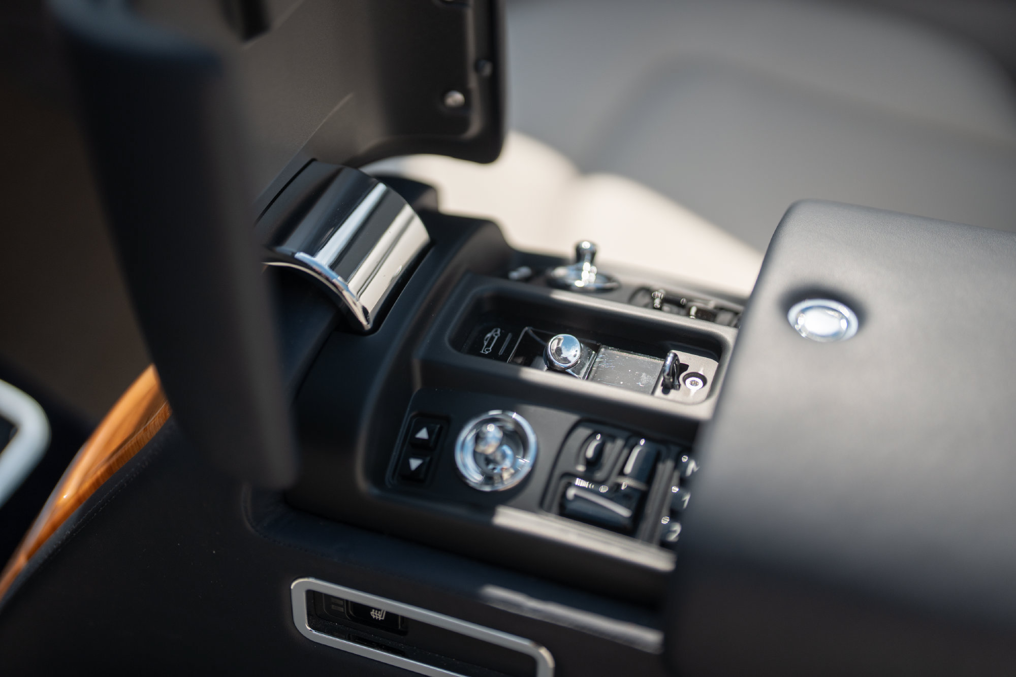 Used 2011 Rolls-Royce Phantom Drophead Coupe RWD image 35