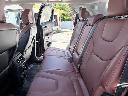 Used 2017 Ford Edge Titanium w/ Equipment Group 301A AWD/4WD image 11