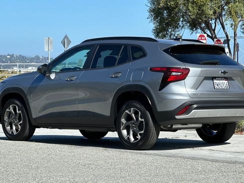 Used 2026 Chevrolet Trax LT w/ LT Convenience Package FWD image 6