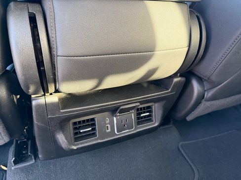 Used 2025 GMC Sierra 1500 SLT image 8