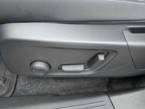 Certified 2023 Volvo XC40 Recharge Ultimate image 26