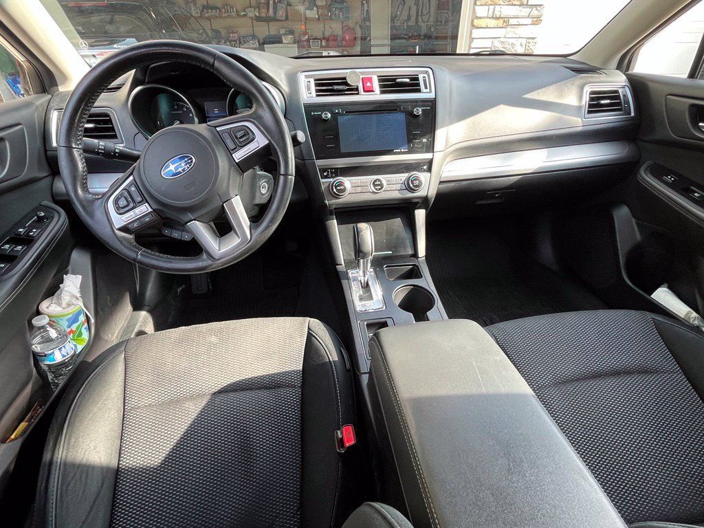 Used 2017 Subaru Outback 2.5i Premium AWD/4WD image 4