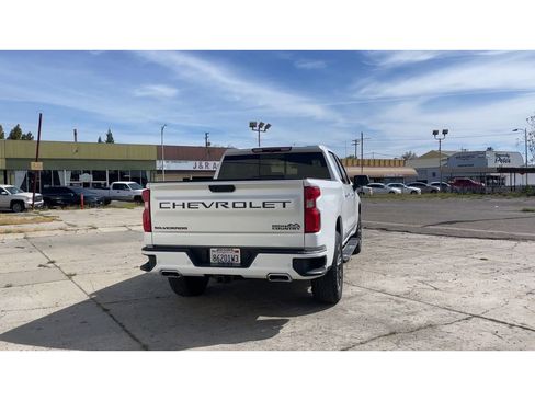 Used 2023 Chevrolet Silverado 1500 High Country w/ Z71 Off-Road Package image 2
