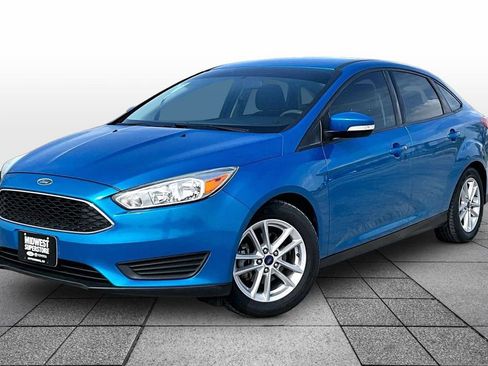 Used 2016 Ford Focus SE image 1