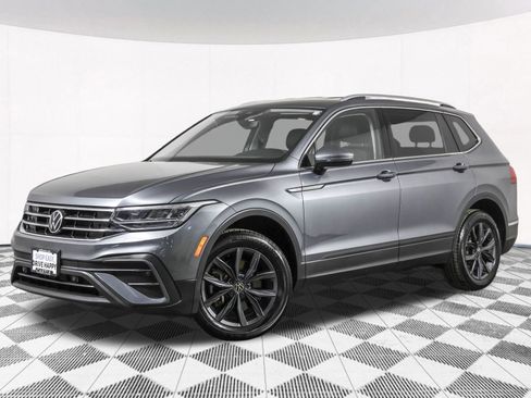 Used 2023 Volkswagen Tiguan SE image 2