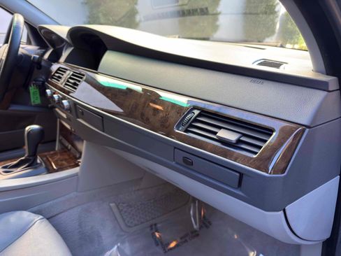 Used 2006 BMW 530xi Wagon image 61
