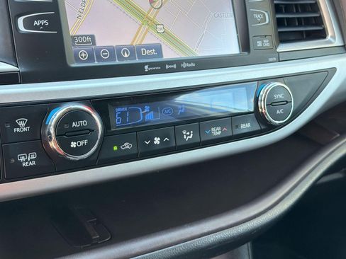 Used 2018 Toyota Highlander XLE AWD/4WD image 17