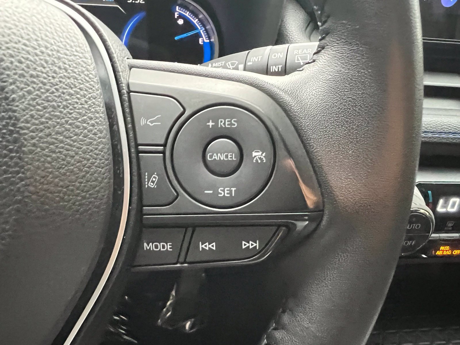 Used 2025 Toyota RAV4 SE AWD/4WD image 28
