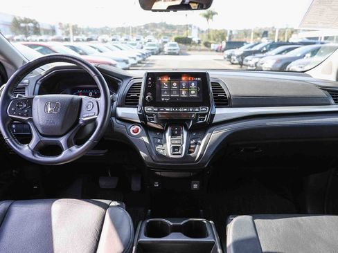 Certified 2024 Honda Odyssey EX-L image 2