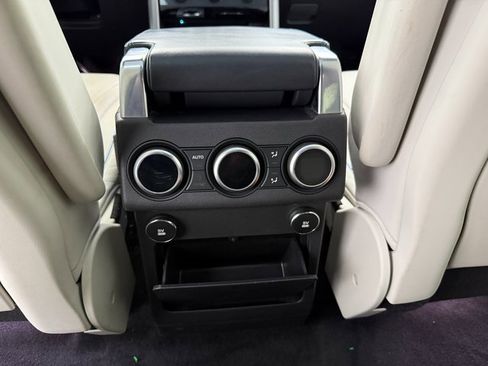 Used 2020 Land Rover Discovery HSE Luxury image 32