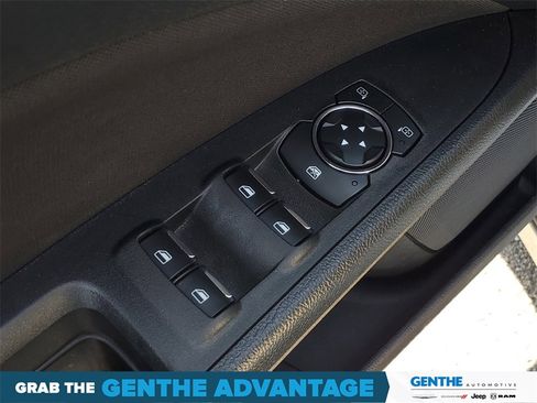 Used 2020 Ford Fusion SE image 12