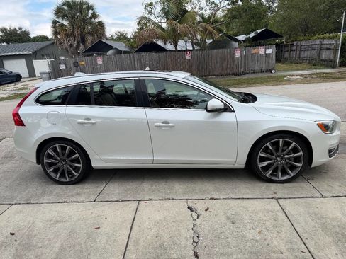 Used 2015 Volvo V60 T5 Platinum image 5