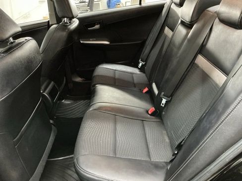 Used 2014 Toyota Camry SE image 12