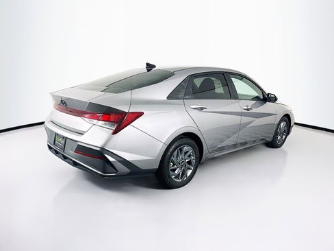 Used 2024 Hyundai Elantra SEL image 9