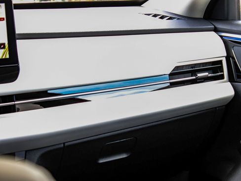 New 2025 Mitsubishi Outlander SE image 17