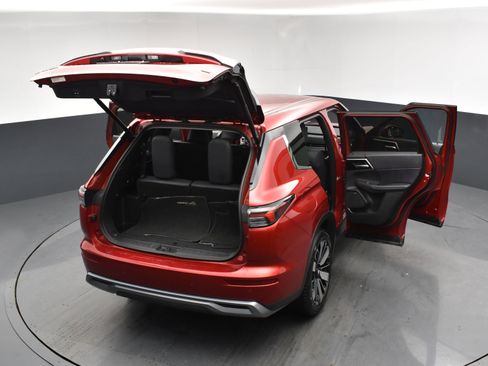 Used 2025 Mitsubishi Outlander SE image 23