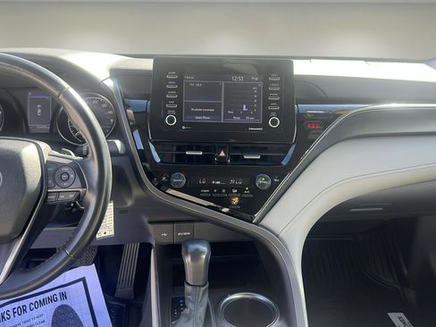 Used 2024 Toyota Camry SE image 10