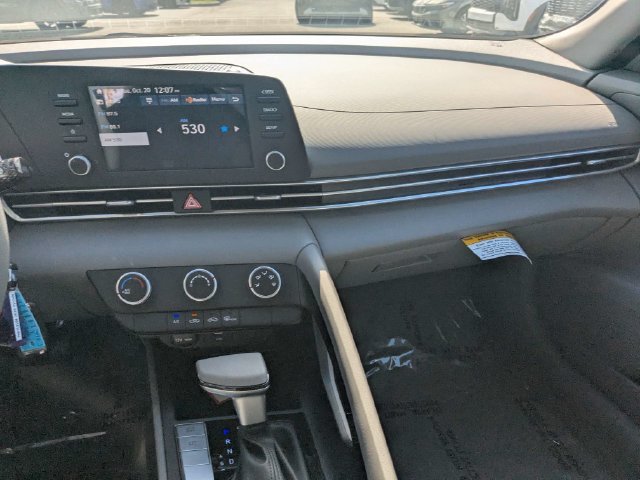 Used 2026 Hyundai Elantra SE FWD image 17