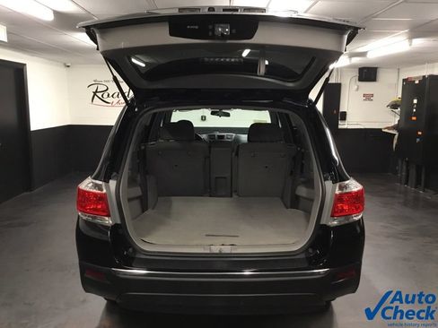 Used 2013 Toyota Highlander Plus AWD/4WD image 12