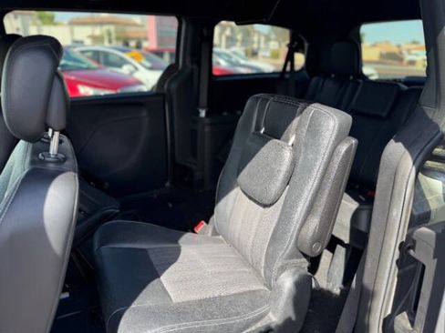 Used 2014 Chrysler Town & Country S FWD image 12