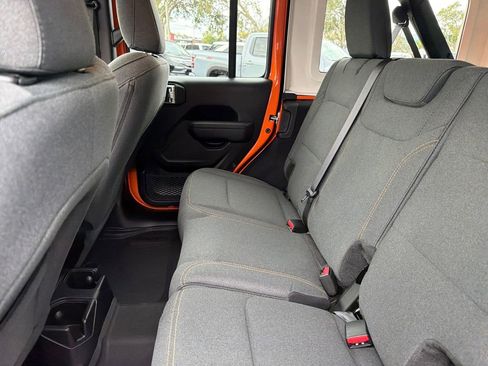 Used 2025 Jeep Wrangler Willys image 32