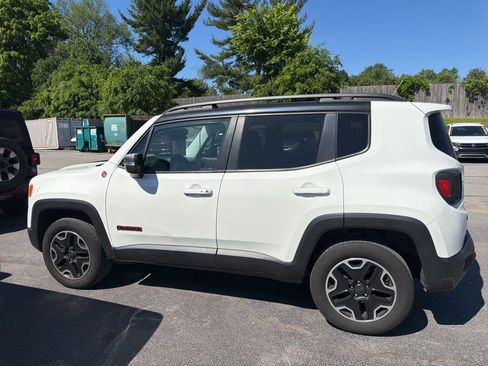 Used 2016 Jeep Renegade Trailhawk w/ Premium Trailhawk Package AWD/4WD image 3