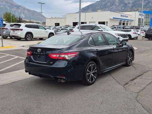 Used 2019 Toyota Camry SE FWD image 3
