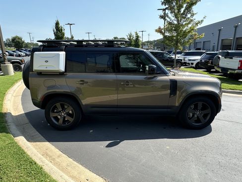 Certified 2023 Land Rover Defender 110 SE AWD/4WD image 8