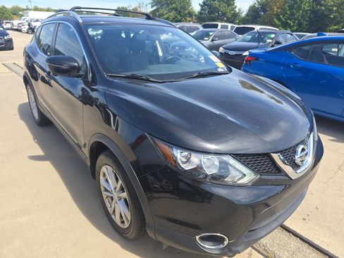 Used 2018 Nissan Rogue Sport SV w/ SV Technology Package image 4