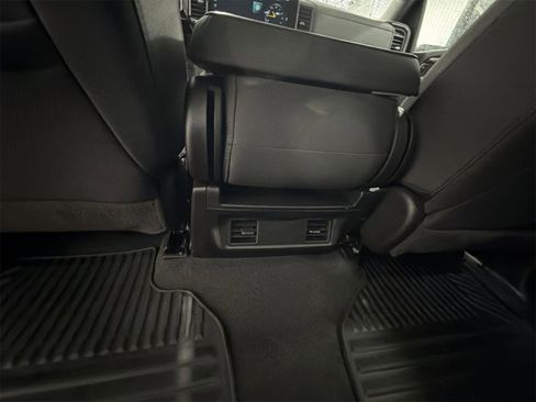 Used 2024 Chevrolet Silverado 2500 LT image 20