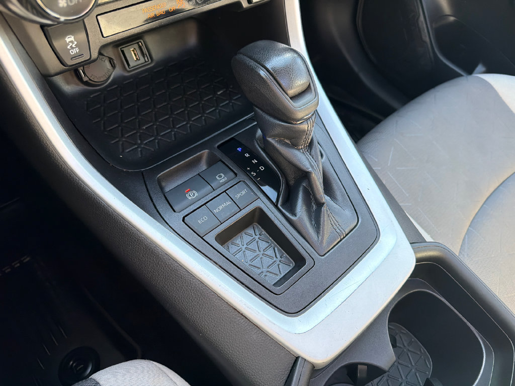 Used 2021 Toyota RAV4 XLE w/ Convenience Package FWD image 34