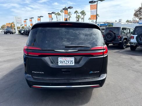 Used 2023 Chrysler Pacifica Limited FWD image 17