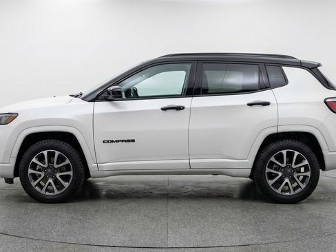 Used 2025 Jeep Compass Trailhawk image 5