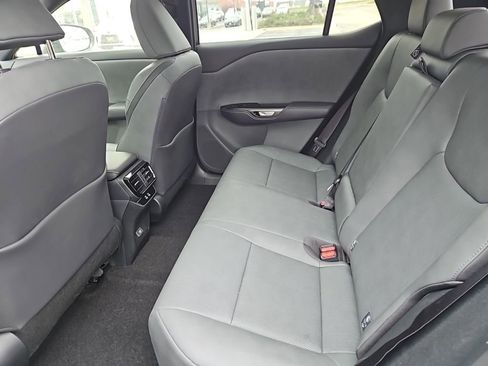 Used 2025 Lexus RZ 450e image 6