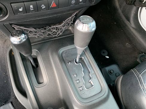 Used 2017 Jeep Wrangler Unlimited Sahara w/ Connectivity Group image 22