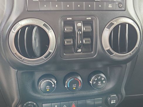 Used 2017 Jeep Wrangler Unlimited Sport w/ Quick Order Package 24S AWD/4WD image 21
