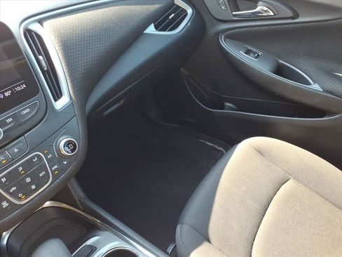 Used 2023 Chevrolet Malibu LT FWD image 32
