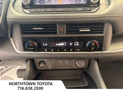 Used 2025 Nissan Rogue SV FWD image 10