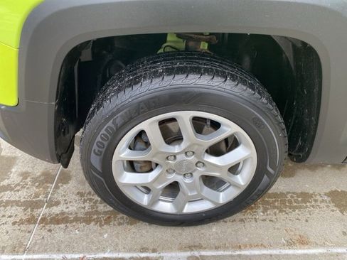 Certified 2017 Jeep Renegade Latitude w/ Cold Weather Group image 12