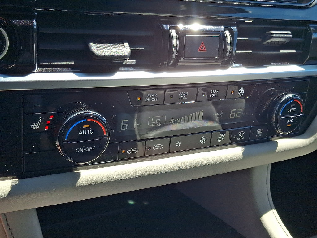 Used 2023 Nissan Pathfinder SL AWD/4WD image 18