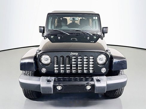Used 2017 Jeep Wrangler Unlimited Sahara w/ Connectivity Group AWD/4WD image 2