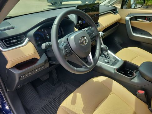 Used 2025 Toyota RAV4 Limited AWD/4WD image 16