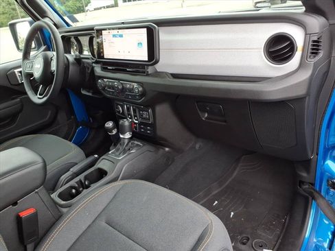 Used 2026 Jeep Wrangler Sport AWD/4WD image 19