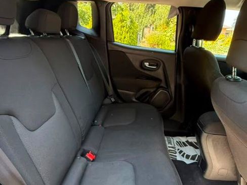 Used 2020 Jeep Renegade Sport w/ Sport Appearance Group FWD image 9