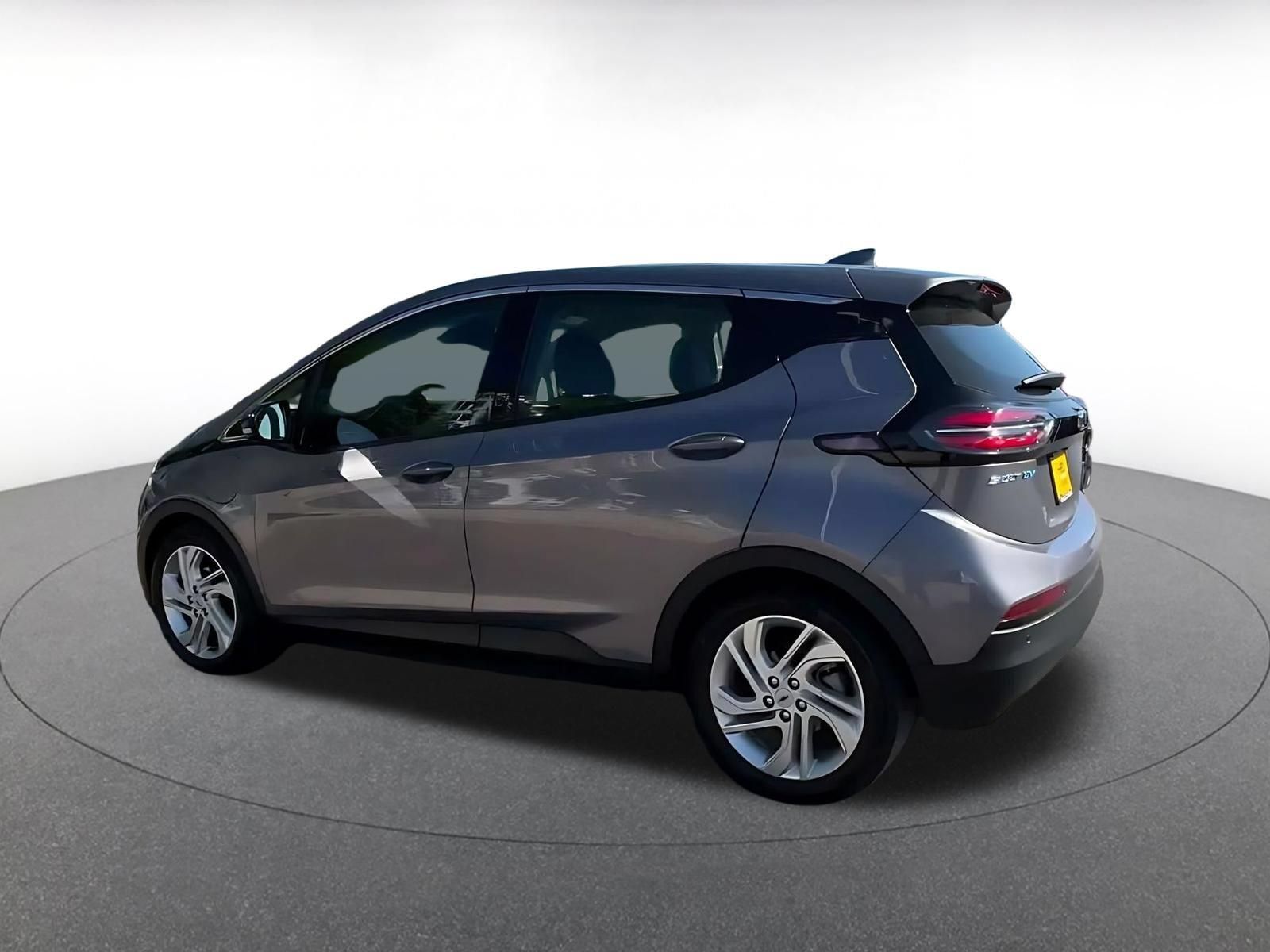Used 2023 Chevrolet Bolt LT w/ Driver Confidence Package FWD image 9