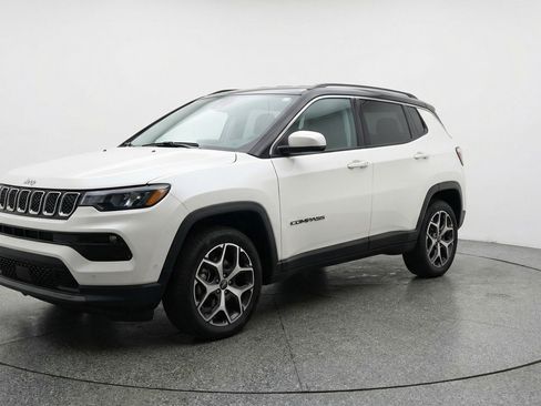 Used 2025 Jeep Compass Limited image 3