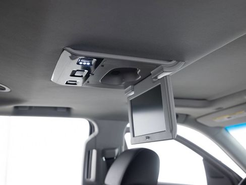 Used 2017 Cadillac Escalade Premium Luxury image 33