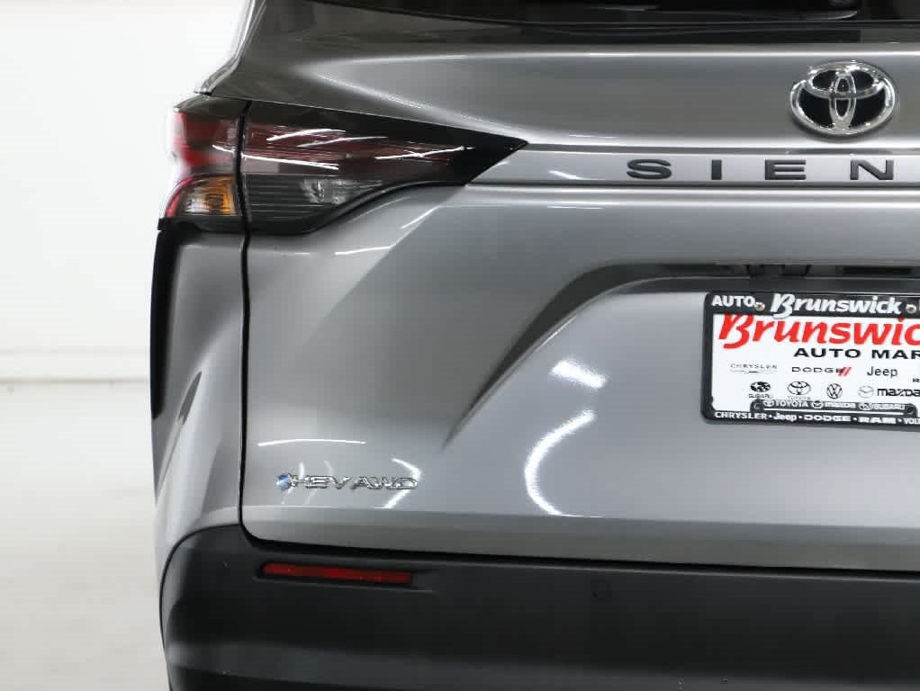 Used 2026 Toyota Sienna XLE AWD/4WD image 42